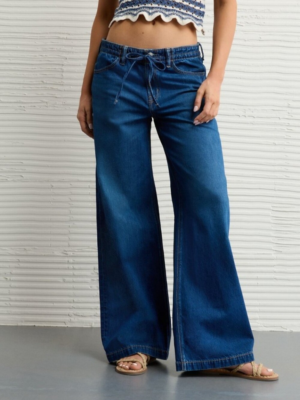 American Eagle Low Rise Strigid Ultra Wide Leg Jeans Size 6 - Picture 2 of 15